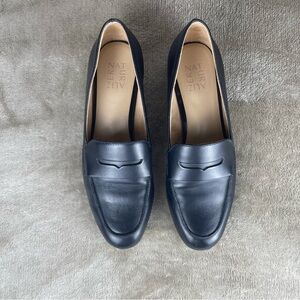 Women’s Naturalizer Karma Penny Loafers Navy Blue. Great condition‎ size 7.5